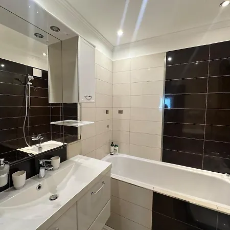 High Rise Cozy 2brd Flat Praha