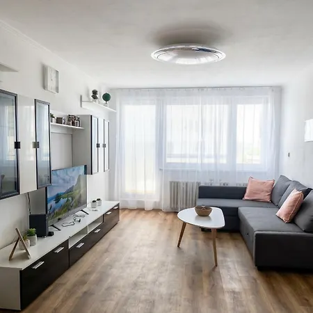 High Rise Cozy 2brd Flat