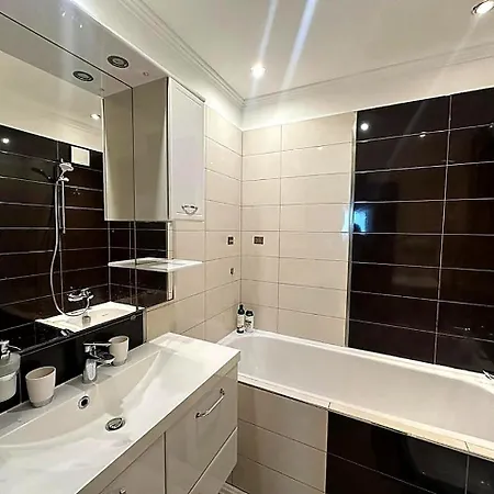 Apartman High Rise Cozy 2brd Flat