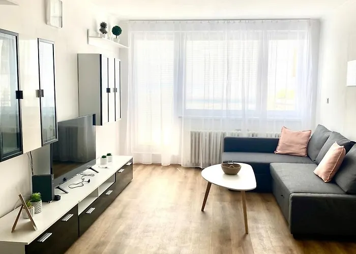 High Rise Cozy 2brd Flat