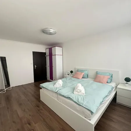 High Rise Cozy 2brd Flat Apartment