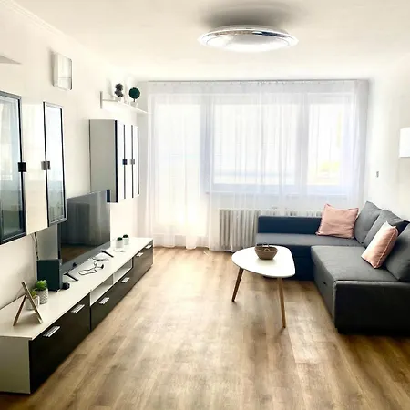 High Rise Cozy 2brd Flat
